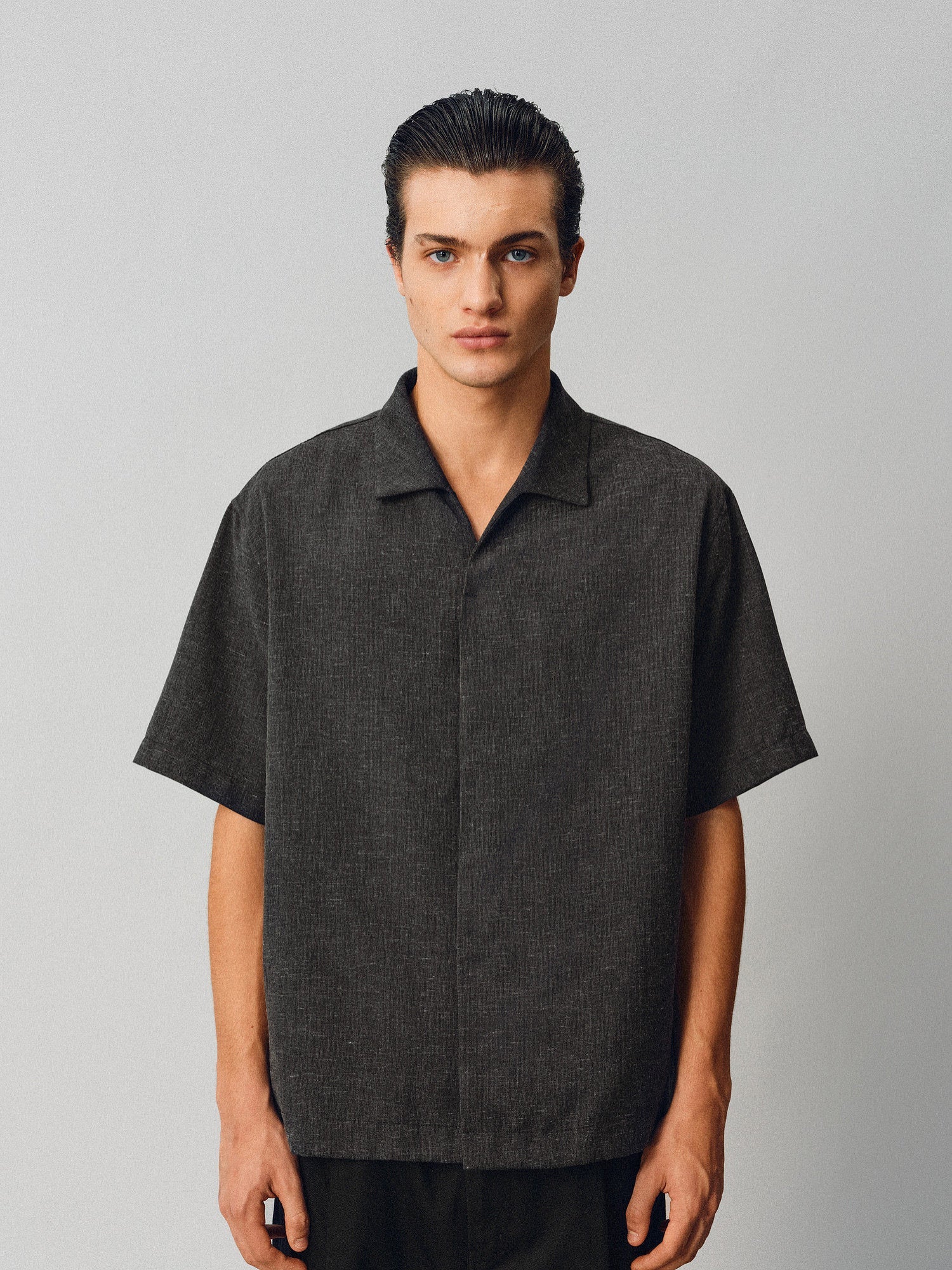 French Linen-Blend V-Neck Shirt - Somnad