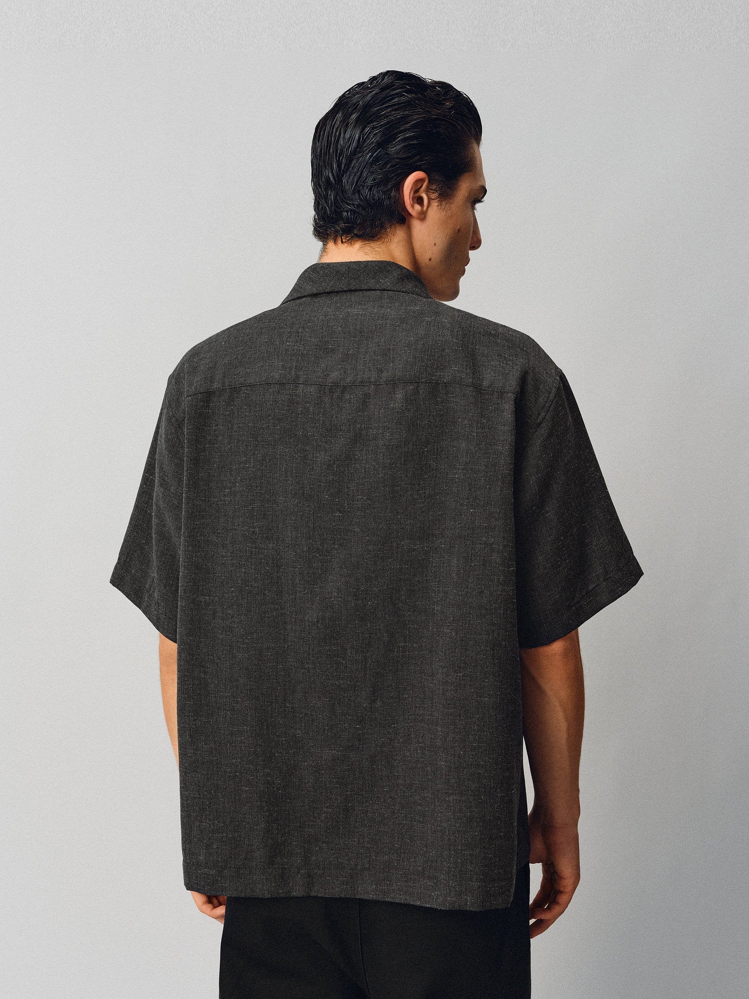 French Linen-Blend V-Neck Shirt - Somnad