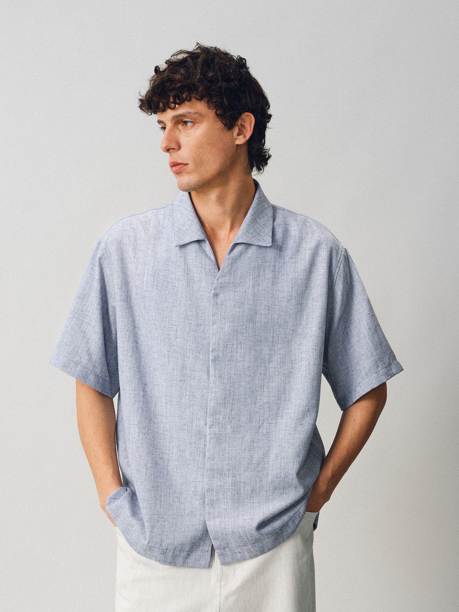 French Linen-Blend V-Neck Shirt - Somnad