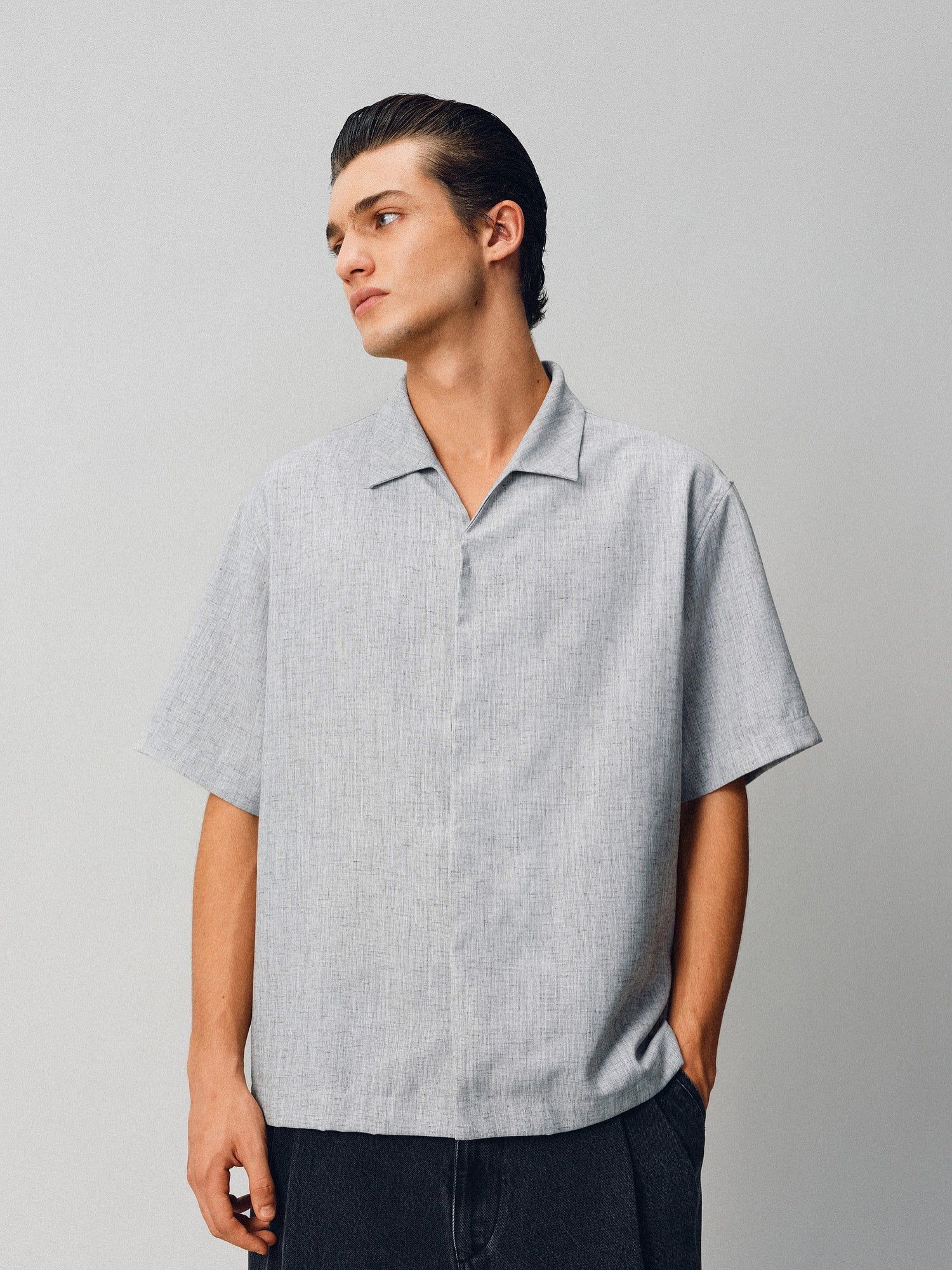 French Linen-Blend V-Neck Shirt - Somnad