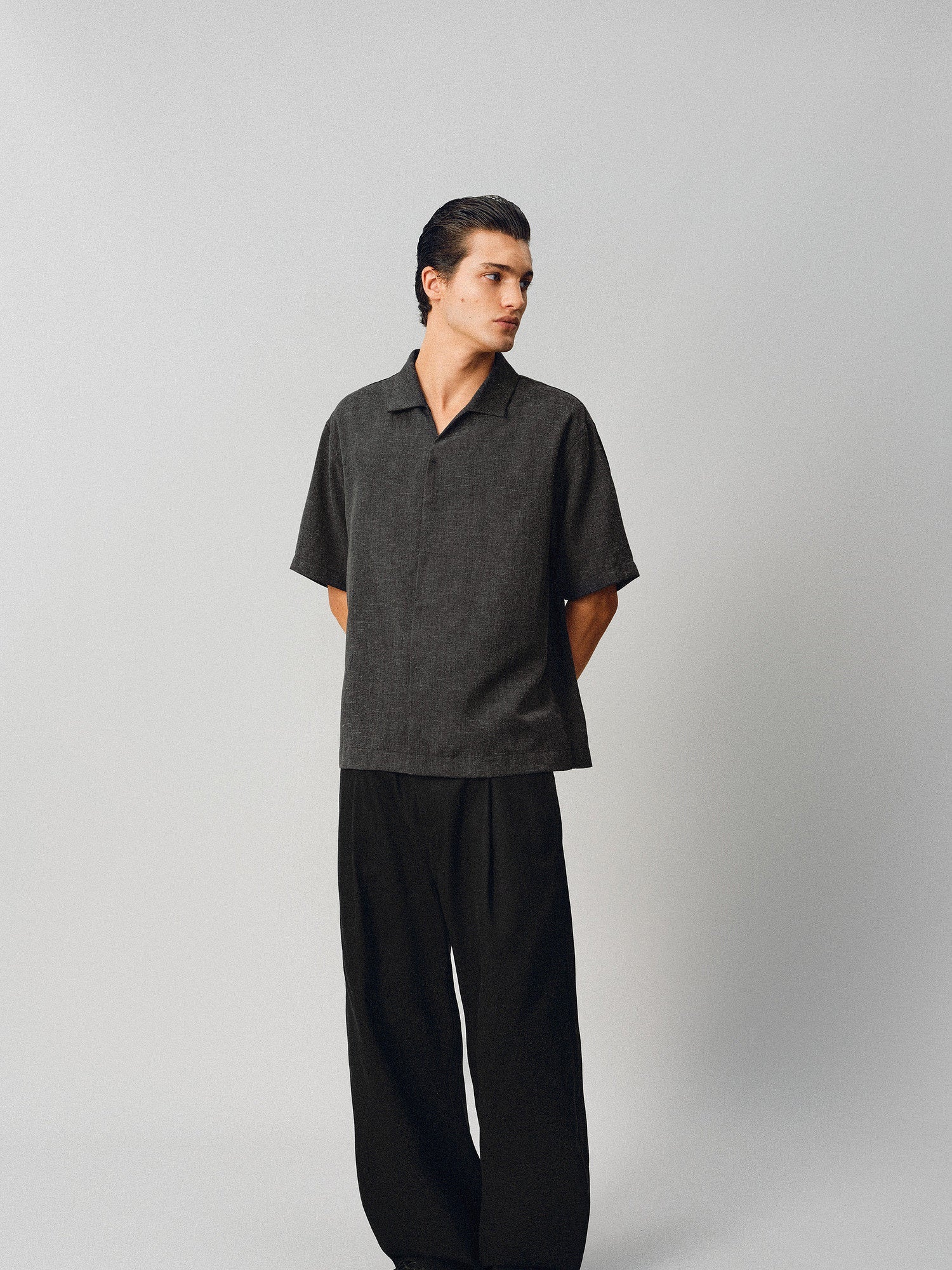 French Linen-Blend V-Neck Shirt - Somnad