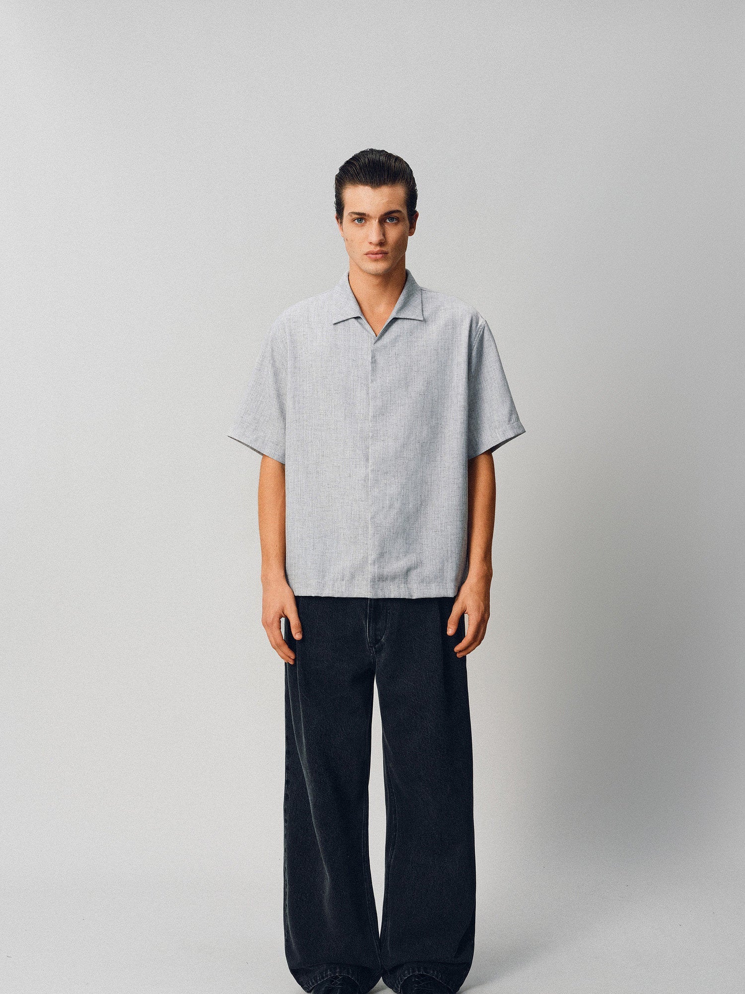 French Linen-Blend V-Neck Shirt - Somnad