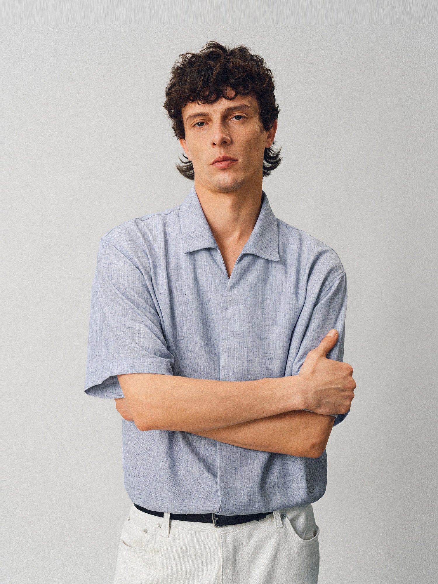 French Linen-Blend V-Neck Shirt - Somnad