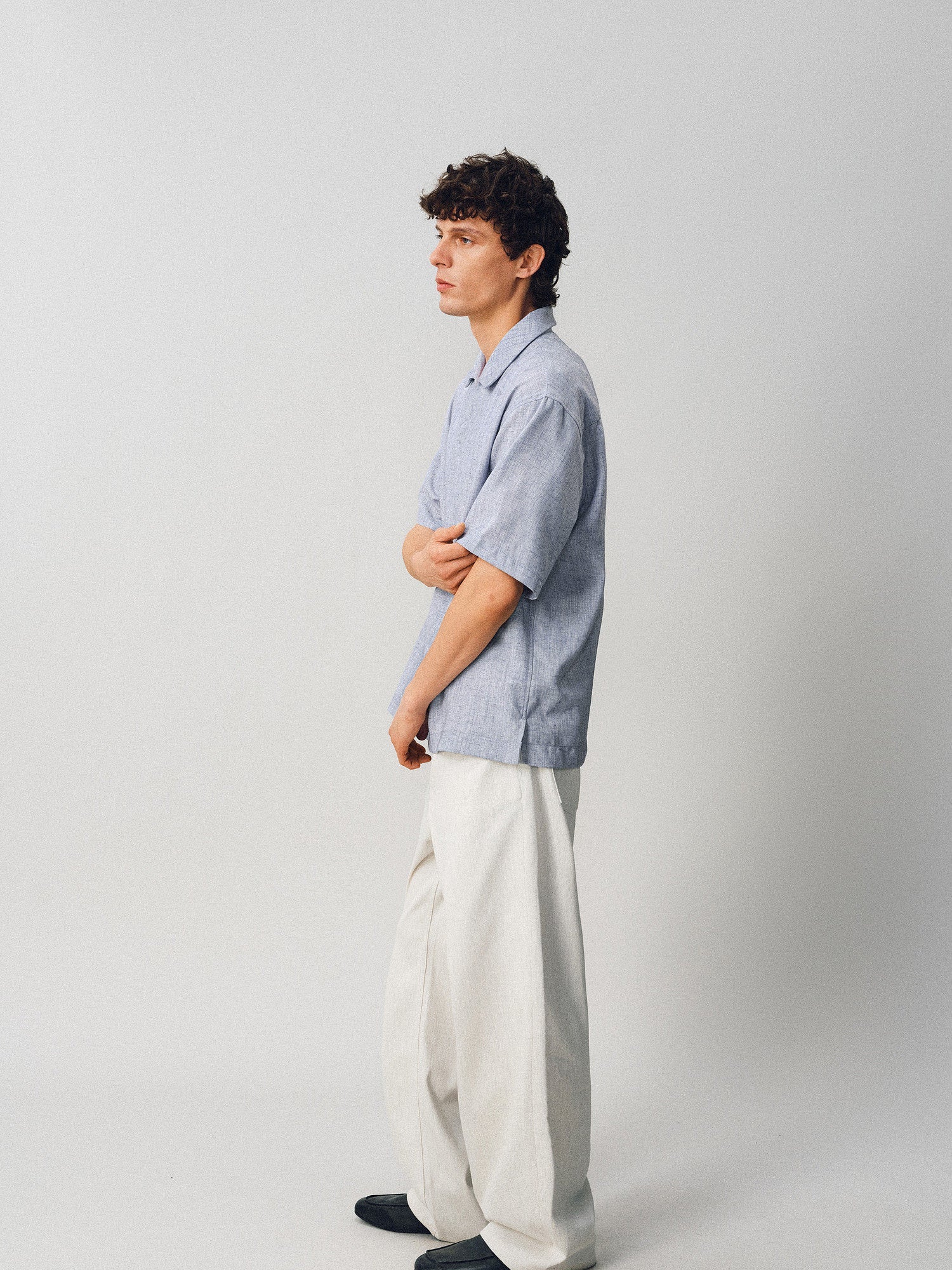 French Linen-Blend V-Neck Shirt - Somnad