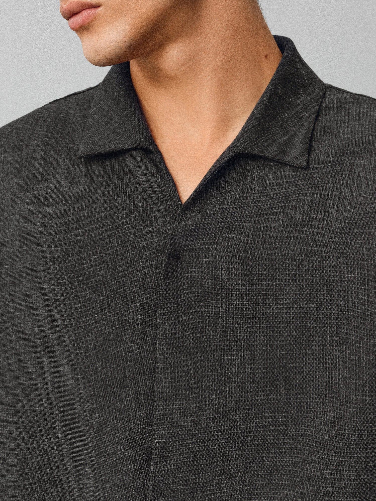 French Linen-Blend V-Neck Shirt - Somnad