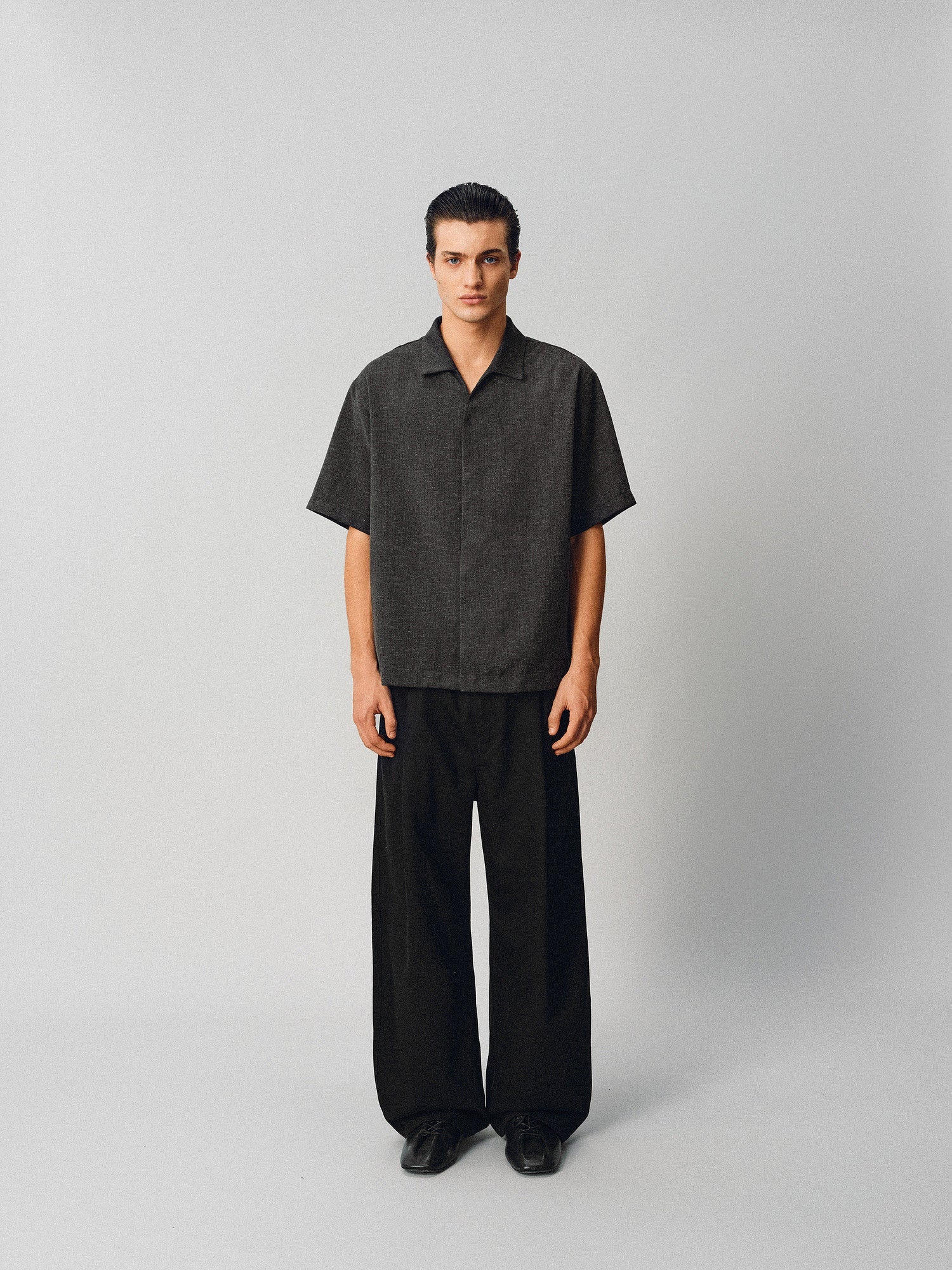 French Linen-Blend V-Neck Shirt - Somnad