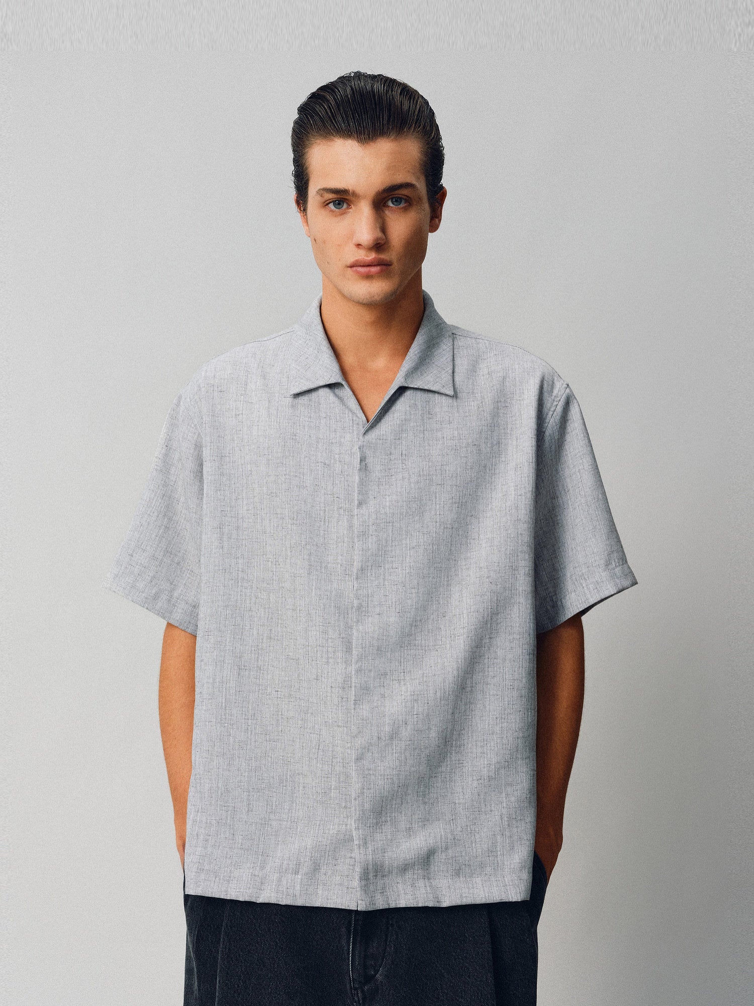 French Linen-Blend V-Neck Shirt - Somnad
