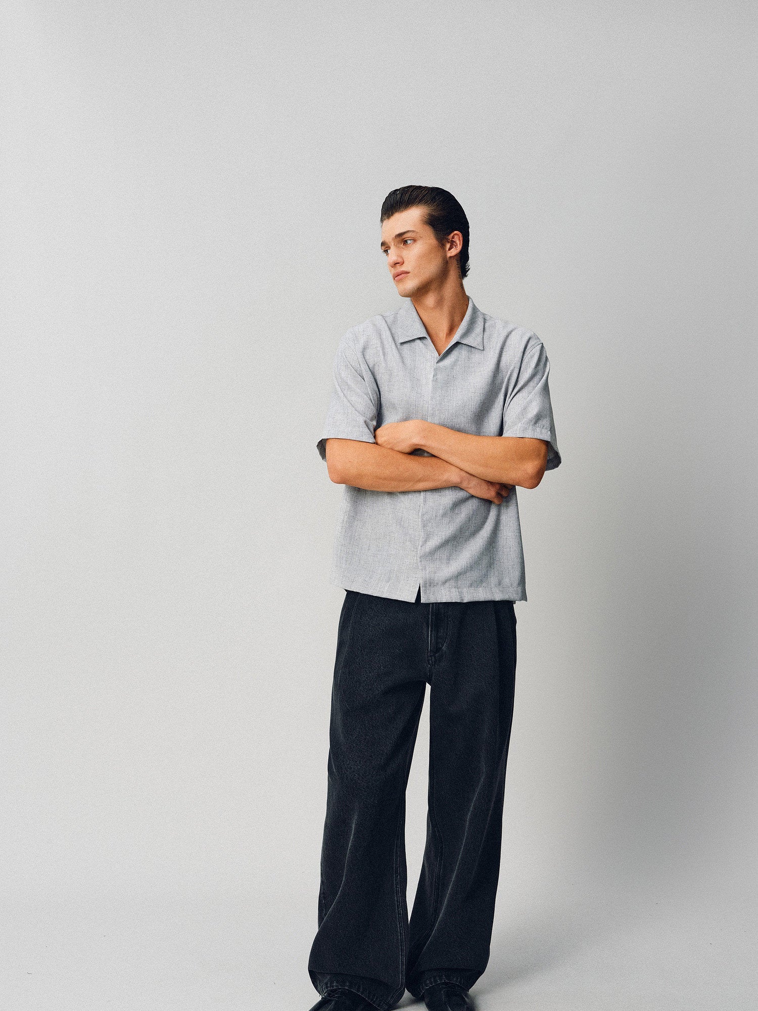 French Linen-Blend V-Neck Shirt - Somnad
