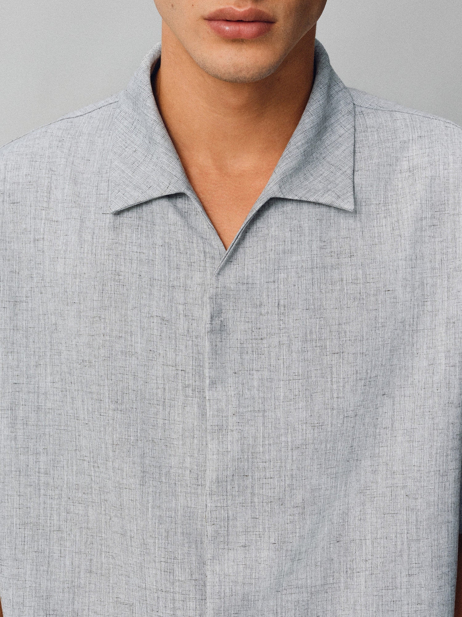French Linen-Blend V-Neck Shirt - Somnad